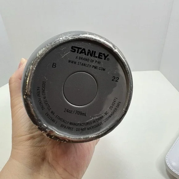 Stanley Quick Flip GO Water Bottle 24 Oz Push Button Lid Leakproof Charcoal Gray - Picture 12 of 15